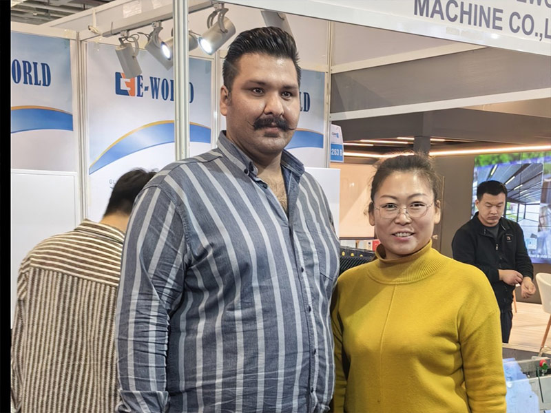 在土耳其成功簽約俄羅斯友人朋友