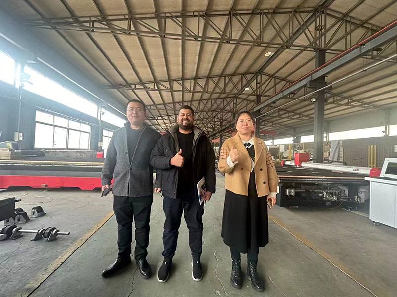 與土庫(kù)曼斯坦友人合影-合作愉快