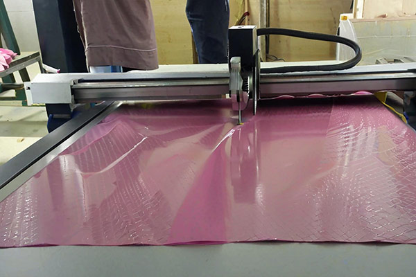 恒勝汽車(chē)內(nèi)飾切割機(jī)，讓切割更加智能