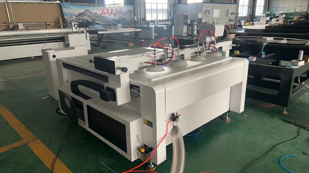 濟(jì)南恒勝數(shù)控振動(dòng)刀切割機(jī)：賦能沙發(fā)家紡行業(yè)智能化升級(jí)，開(kāi)啟高效精準(zhǔn)新時(shí)代