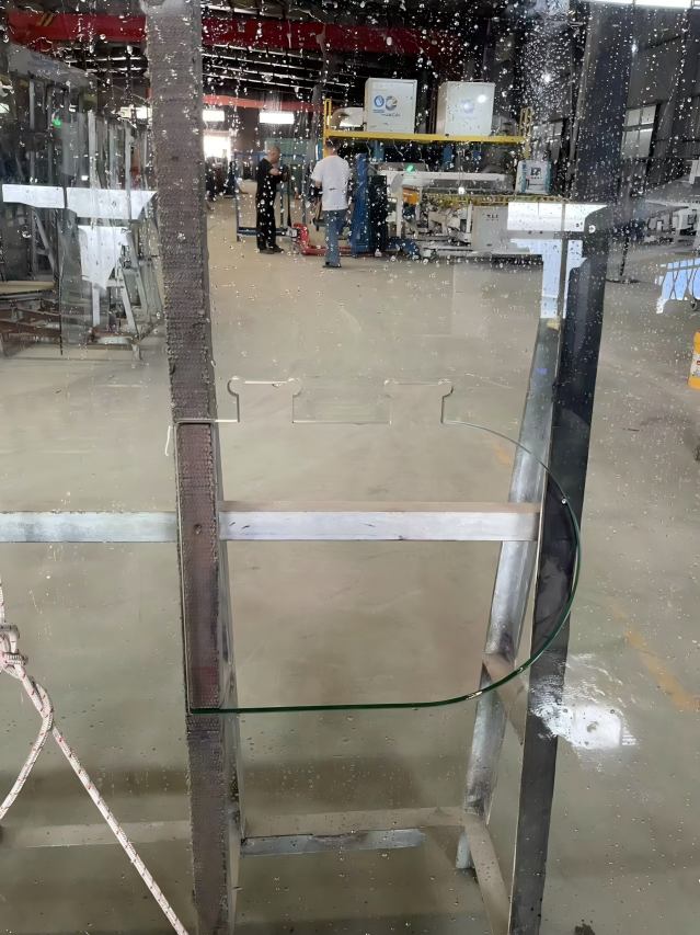 恒勝玻璃銑型機(jī)：高效全能，輕松駕馭玻璃精加工